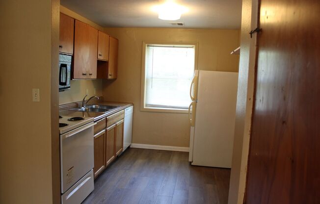 2 beds, 1 bath, $740, Unit 1918 Hunting A