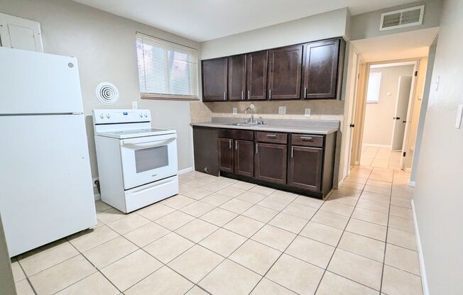 2 beds, 1 bath, 973 sqft, $850, Unit 6012B