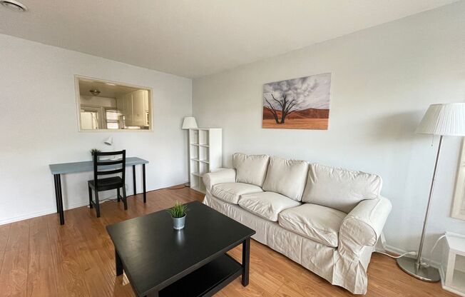 1 bed, 1 bath, 675 sqft, $2,195, Unit 8761 1/2 Reading Ave