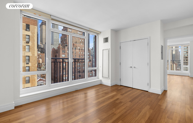 45 AVE 1206
