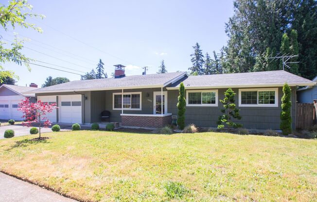 SE Portland 3 Bedroom Home with Amazing Outdoor Space Available August 1 !