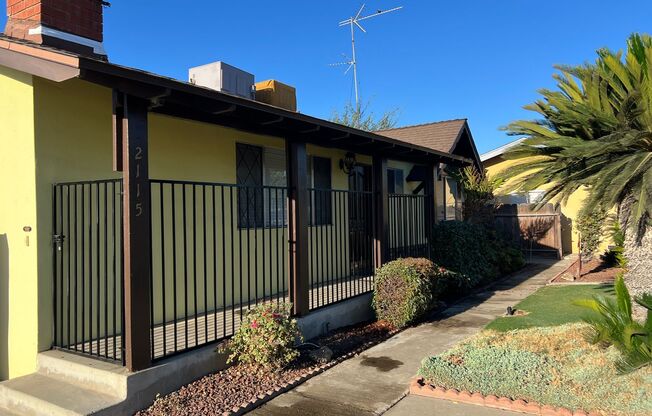 2115 E ASH AVE 2 BEDROOM 1 BATHROOM PLUS DEN- TULARE