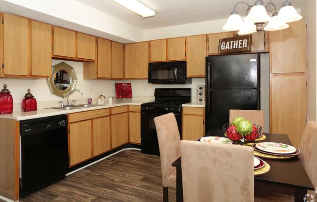 3 beds, 2 baths, 1,096 sqft, $1,550