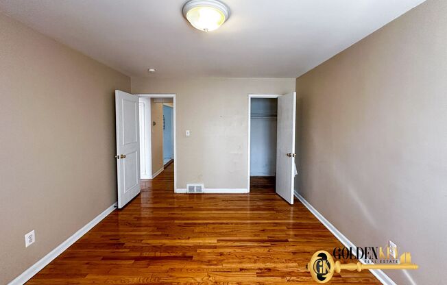 2 beds, 1 bath, $1,400, Unit # 102