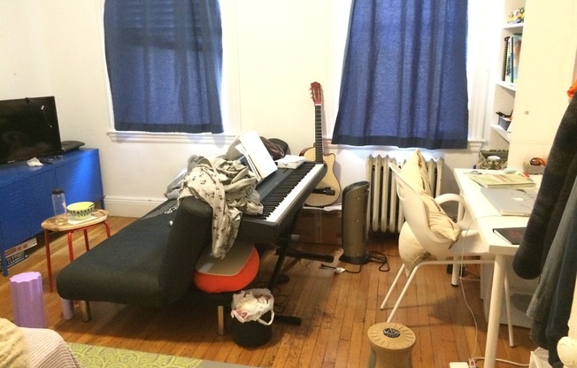 1 bed, 1 bath, 635 sqft, $2,450, Unit 01-033