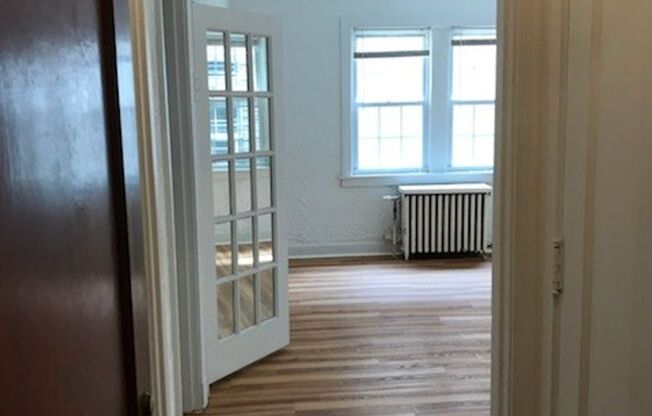 Studio, 1 bath, 366 sqft, $1,100