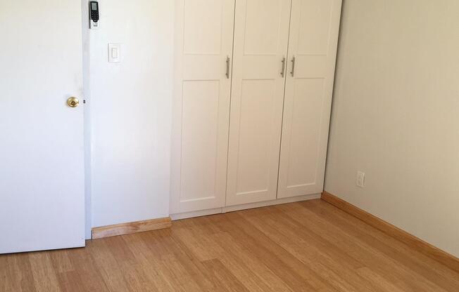 2128 E 70 ST