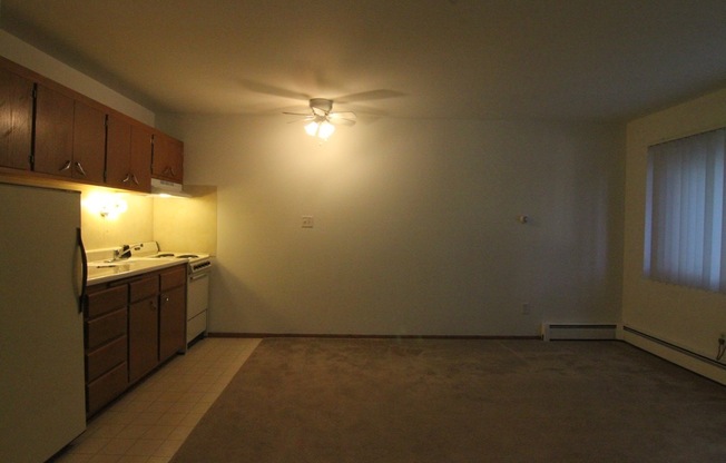 Studio, 1 bath, 370 sqft, $749