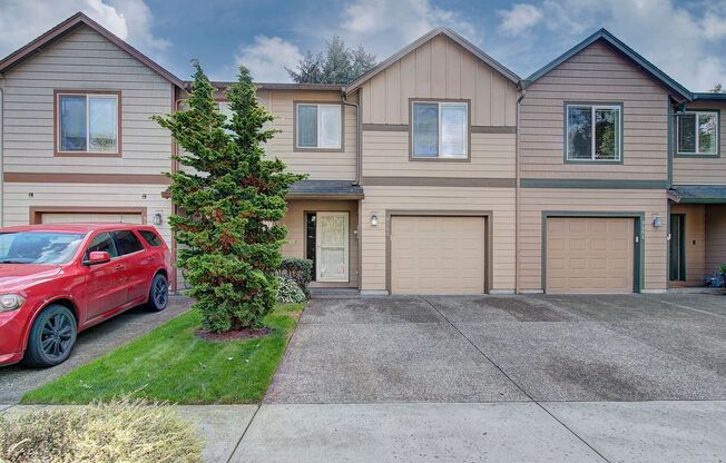 Charming 3 bd 2.5 ba Townhouse - Available Now!