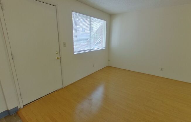 2 beds, 1 bath, $1,200, Unit 3