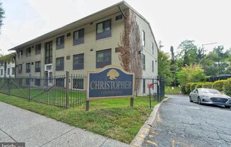 Cozy 1 Bedroom 1 Bathroom Condo- Conveniently Located at DC line