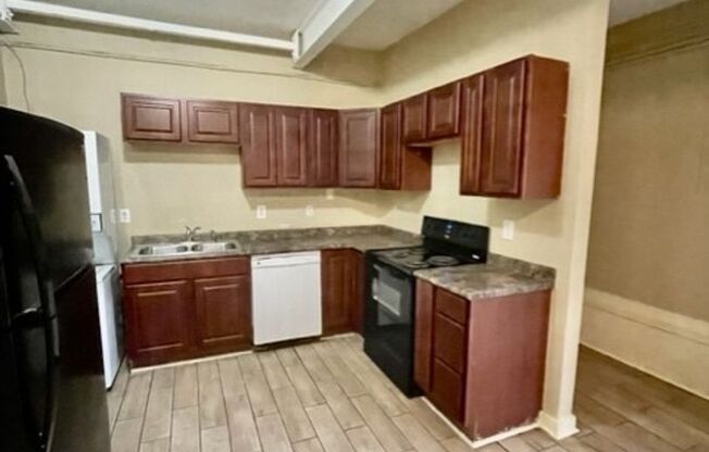 Adorable 2 Bedroom 1 Bath Apartment.Located in the Cotswold Area