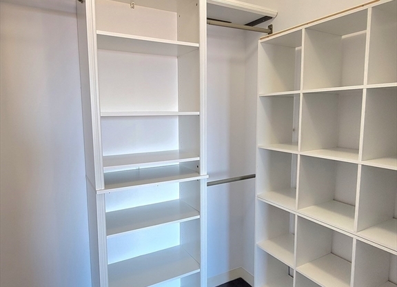 1 bed, 1.5 baths, 1,083 sqft, $2,600, Unit 602