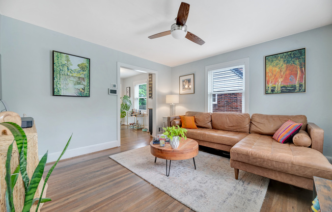 402 A E HOWELL AVE