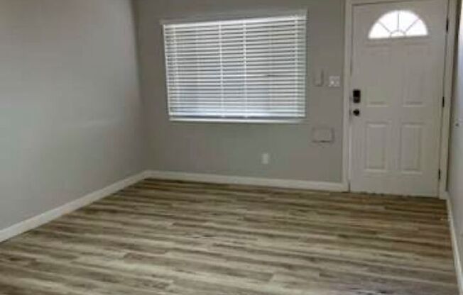 2 beds, 1 bath, $2,495, Unit 4067-1/2