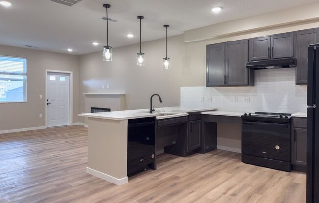 1 bed, 1 bath, 975 sqft, $2,224, Unit 4390-1