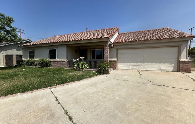 PRICE REDUCTION!!!! 3 Bedroom 2 Bath Home Located in Fontana!