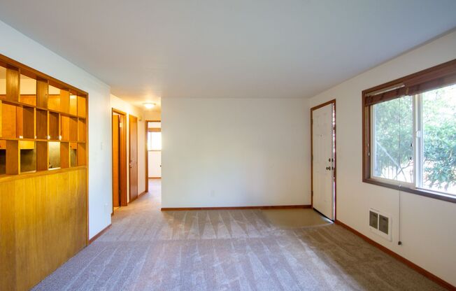 FALL SPECIALS: Mid-Century Modern 2 Bedroom & Great Location!