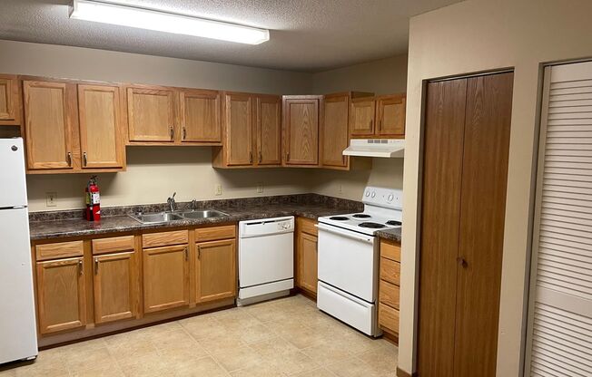 4 beds, 2 baths, $1,410, Unit Apt. #201