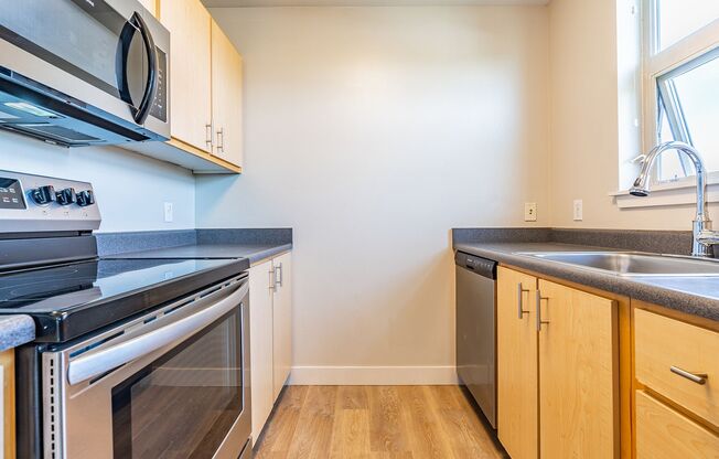 Studio, 1 bath, 660 sqft, $1,595, Unit B602