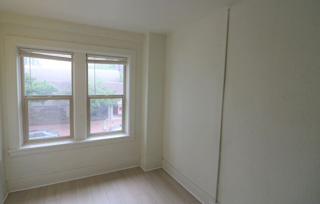 Studio, 1 bath, $1,100, Unit B