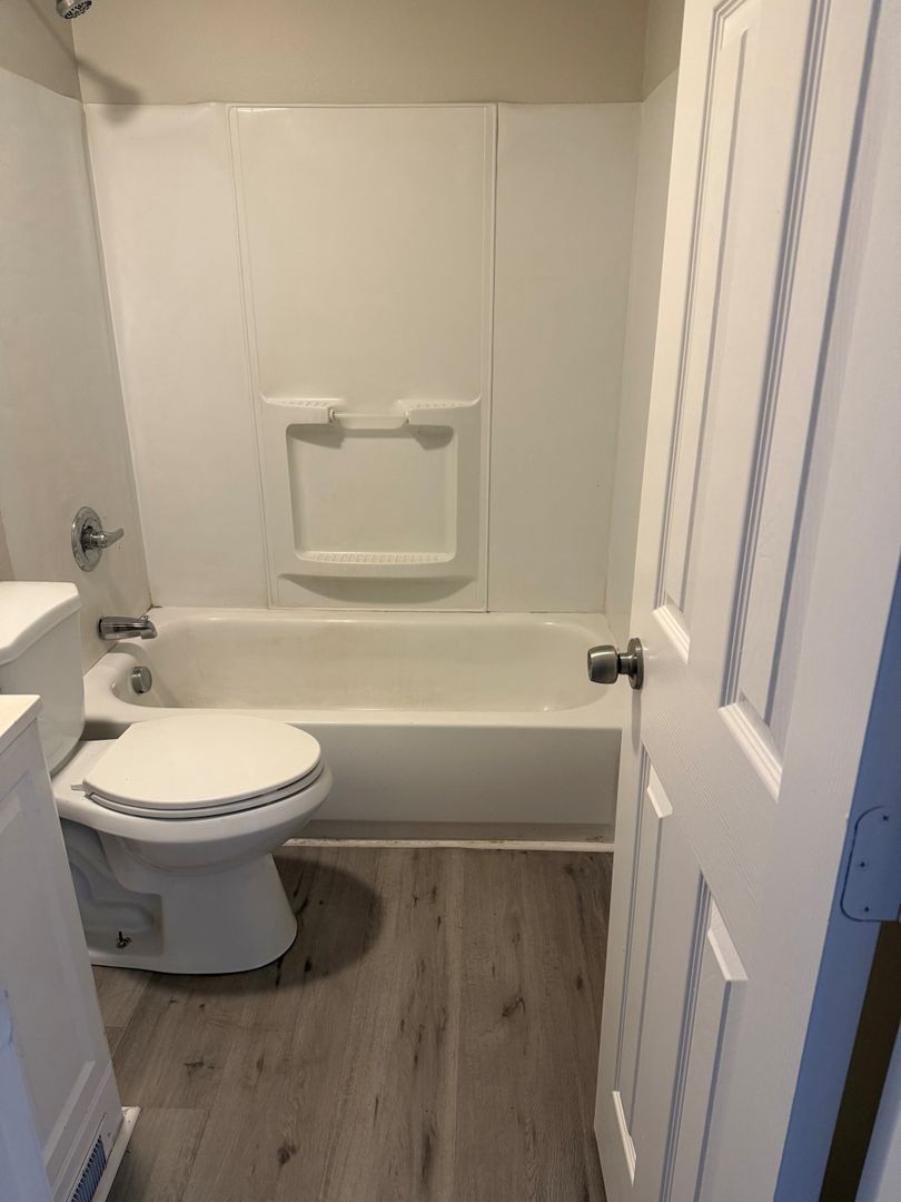 2 bedroom 1.5 bathroom Townhouse