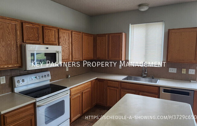 7828 N LISTER AVE