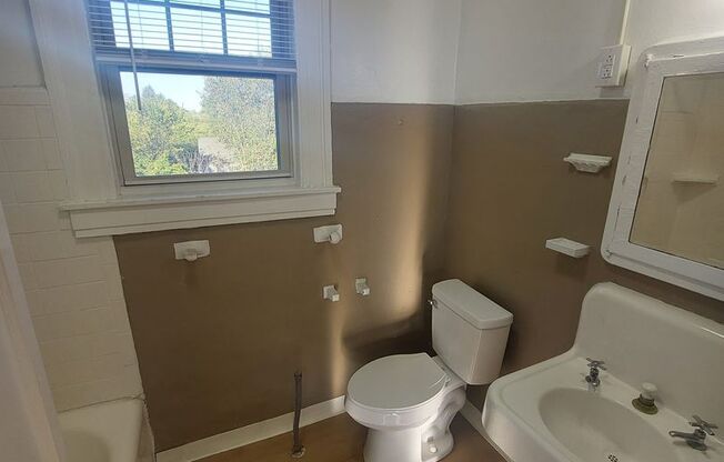 1 bed, 1 bath, 700 sqft, $900, Unit 222-28