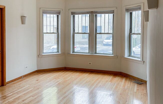 2 beds, 1 bath, 815 sqft, $2,100, Unit 4817-3A