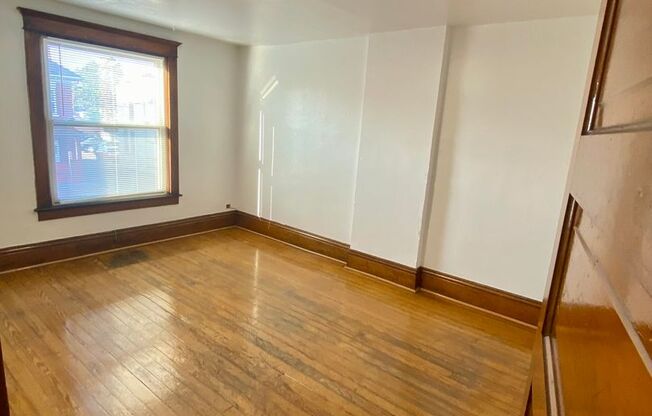 2 beds, 1 bath, $1,450, Unit 1015 W. 14th Ave. - B