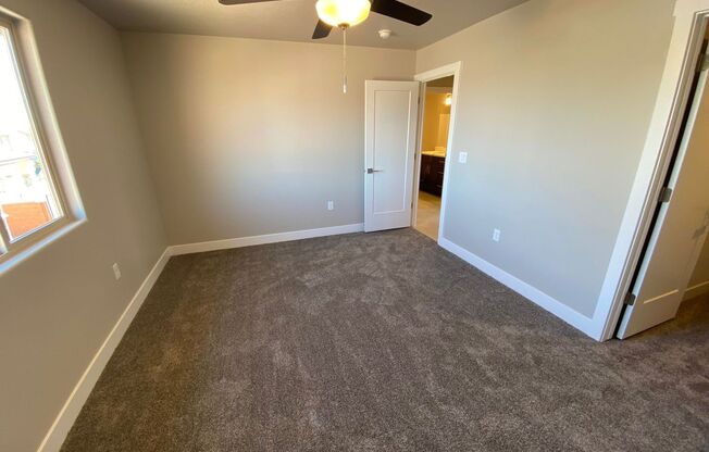 3 beds, 2.5 baths, $2,025, Unit 654