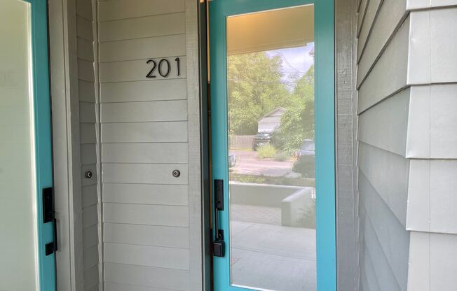Sellwood-Moreland 2 Bedroom 2.5 Bath BRAND NEW Condo Convienent to OHSU~ Includes A/C and Washer & Dryer