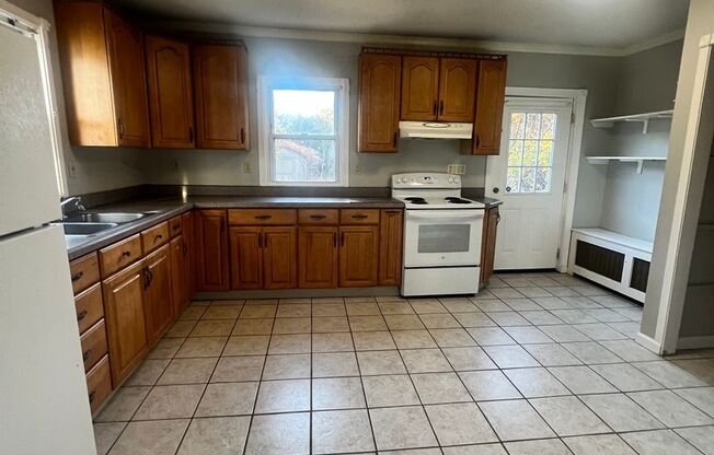 3 beds, 1 bath, $1,949