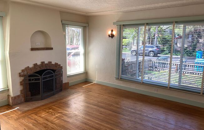 Memorial Hospital 2 bedroom 2 bathroom home -All Utilities Included.