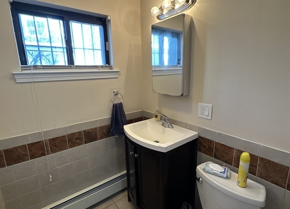 3 beds, 1.5 baths, 1,100 sqft, $3,350, Unit A