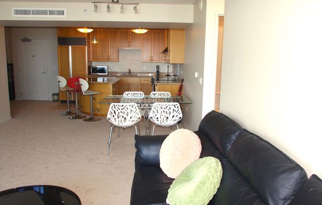 2 beds, 2 baths, $4,000