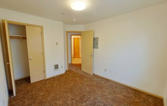 2 beds, 1 bath, $1,600, Unit 11