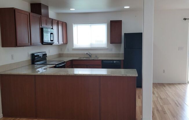 3 beds, 2.5 baths, 1,600 sqft, $1,450, Unit Unit #2