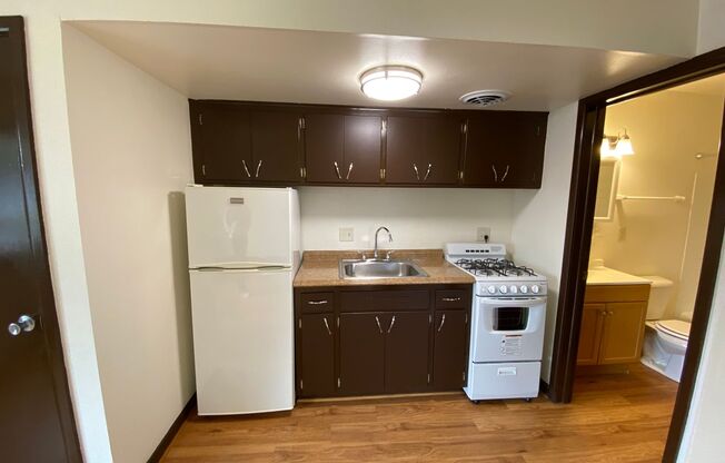 1 bed, 1 bath, 700 sqft, $925, Unit 02