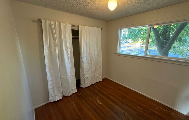 3 beds, 1 bath, $2,100