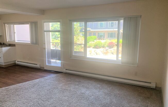Clift House Apartments | Updated Homes Near Broadway and Light Rail