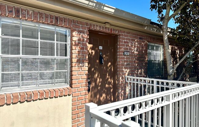 Effortless lifestyle starts here – Upgraded 1Bedroom 1Bath condo-unit!