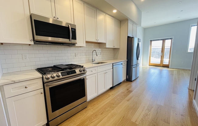 385 PLEASANT ST