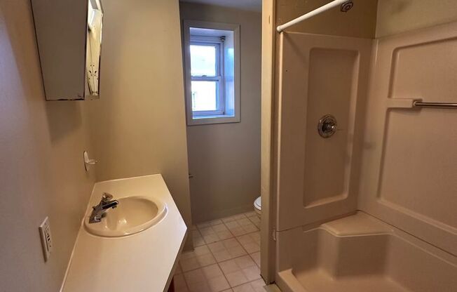 1 bed, 1 bath, $1,295, Unit Unit 3