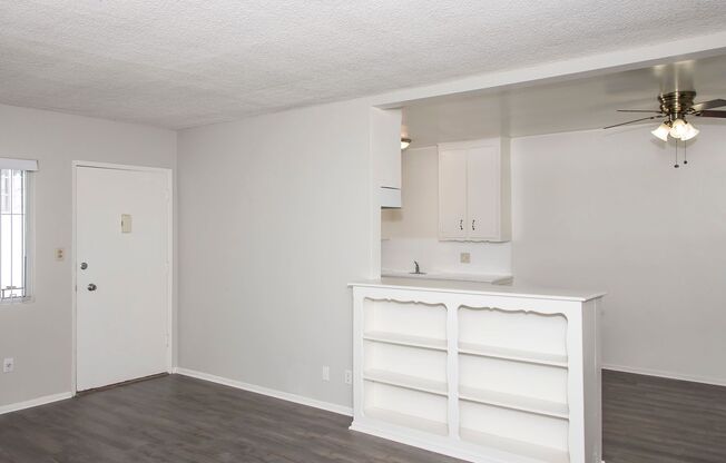 1 bed, 1 bath, 700 sqft, $2,050, Unit 9