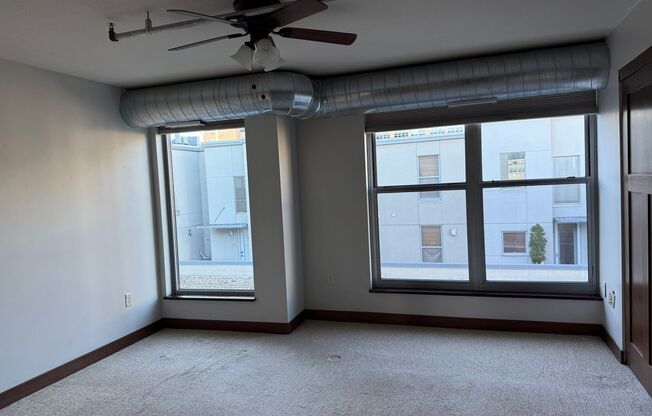 3 beds, 2 baths, $3,099, Unit #707