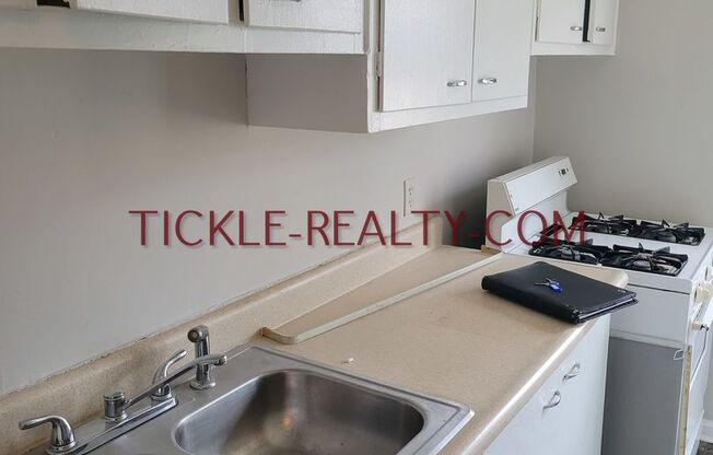 2 beds, 1 bath, $895, Unit 4281 #3 Lake Ave