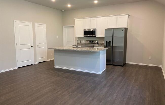 10' ceilings in kitchen/Living, open concept. Spacious kitchen with 42" upper cabinets with large island, granite tops. Bedrooms with huge walk-in closet. Complete Samsung Stainless Steel appliance package including easy clean top range with electric oven