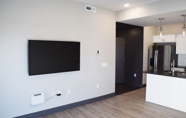 2 beds, 2 baths, 890 sqft, $1,720, Unit 520-200