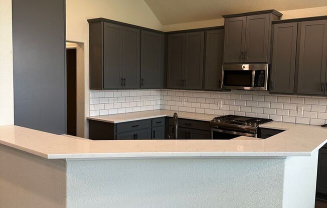 College Station - 3-bedroom, 2-bathroom, 2 car garage, fenced in back yard in Brewster Point